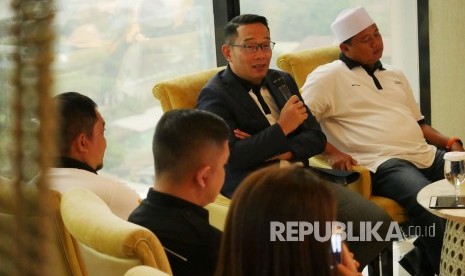 Gubernur Jawa Barat Ridwan Kamil (tengah) bersama wakilnya Uu Ruzhanul Ulum. Emil menyebut kepengurusan baru APPSI akan menyusun program dalam rapat kerja