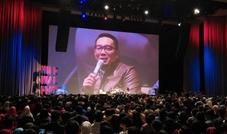 Gubernur Jawa Barat Ridwan Kamil dalam acara Milenial Fest di Djakarta Theatre, Jakarta Pusat, Ahad (28/10).