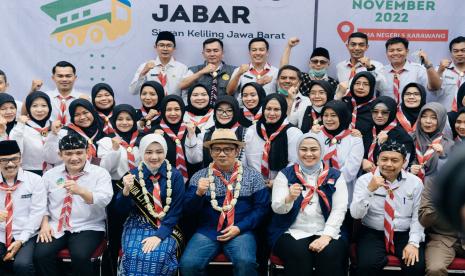 Gubernur Jawa Barat, Ridwan Kamil dan Ketua Tim Penggerak Pemberdayaan dan Kesejahteraan Keluarga (TP PKK) Jabar, Atalia Praratya melakukan serangkaian kunjungan kerja (kunker) melalui Siaran Keliling Jawa Barat (Sarling Jabar) di Kabupaten Karawang, Rabu (16/11/2022).