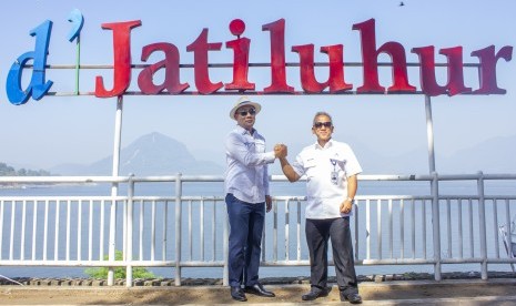 Gubernur Jawa Barat Ridwan Kamil saat meninjau pariwisata di Waduk Jatiluhur, Kabupaten Purwakarta, Jawa Barat, Rabu (19/6/2019).