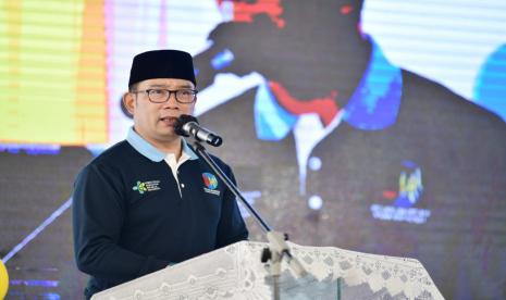 Gubernur Jawa Barat Ridwan Kamil mendampingi menghadiri Pelaksanaan Kick Bulan Imunisasi Anak Nasional Tahap II Jawa-Bali, di halaman RSUD Kabupaten Karawang, Rabu (3/8/2022)