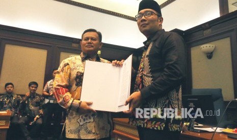 Gubernur Jabar Ridwan Kamil menetapkan Supendi sebagai Pelaksana Tugas (Plt) Bupati Indramayu.