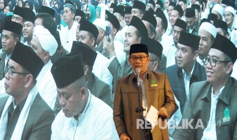 Gubernur Jawa Barat Ridwan Kamil berharap pemerintah pusat menyegerakan pembangunan asrama haji di sekitar Bandara Kertajati.