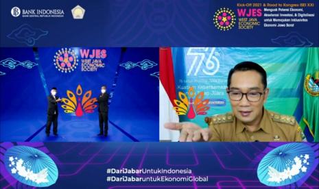 Gubernur Jawa Barat Ridwan Kamil menyatakan, pemberlakuan PPKM sangat berpengaruh pada ekonomi Jabar dengan ditutupnya banyak tempat usaha.  