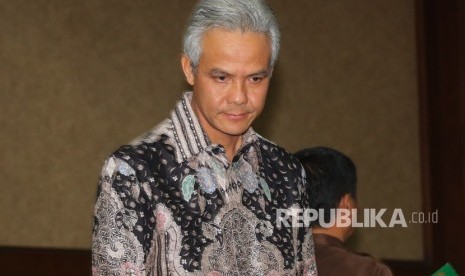 Gubernur Jawa Tengah Ganjar Pranowo bersiap untuk menjadi saksi dalam persidangan kasus korupsi pengadaan KTP elektronik dengan terdakwa Setya Novanto di Pengadilan Tipikor, Jakarta, Kamis (8/2). 