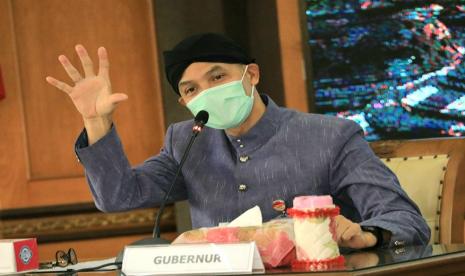 Gubernur Jawa Tengah, Ganjar Pranowo.  Pemerintah Provinsi (Pemprov) Jawa Tengah menyiapkan dukungan logistik kesehatan, untuk pelaksanaan Pembatasan Kegiatan Masyarakat (PPKM) skala mikro mulai 9 hingga 22 Februari 2021 mendatang.