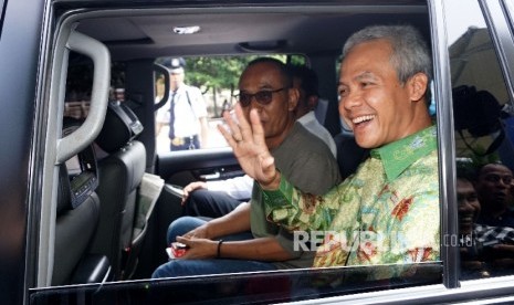 Gubernur Jawa Tengah Ganjar Pranowo usai menjalani pemeriksaan di Gedung KPK, Jakarta, Selasa (4/7). 