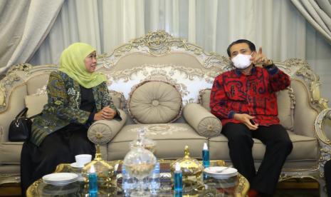  Gubernur Jawa Timur Khofifah Indar Parawansa melakukan kunjungan kerja ke Mesir untuk memperkuat kerja sama sister province dengan Provinsi Alexandria. Kerja sama yang dibangun dengab Provinsi Alexandria meliputi beberapa bidang, terutama bidang perdagangan, ekonomi, pariwisata, dan pendidikan.