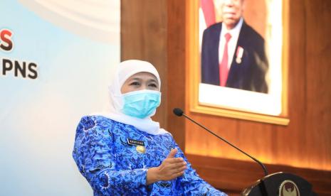 Khofifah emphasizes vaccination before face-to-face learning