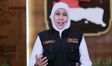 Gubernur Jawa Timur, Khofifah Indar Parawansa. Khofifah Indar Parawansa meminta pengurus Persatuan Perangkat Desa Indonesia (PPDI) bersinergi dengan pemerintah provinsi untuk mengembangkan kegiatan perekonomian dan pengentasan kemiskinan di pedesaan.