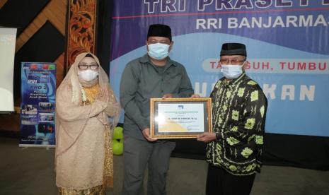 Gubernur Kalimantan Selatan, H Sahbirin Noor hadiri Peringatan Hari Ulang Tahun (HUT) RRI ke-76 sangat terasa di Auditorium Tri Prasetya,  Banjarmasin Sabtu (11/9).