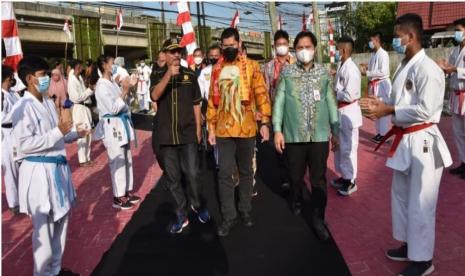 Gubernur Kalimantan Selatan H. Sahbirin Noor mengatakan daerahnya siap jadi tuan rumah Pra PON FORKI 2023. Hal ini disampaikan Paman Birin melalui Sekretaris Daerah Provinsi Kalimantan Selatan Roy Rizali Anwar pada saat menerima kunjungan Sekretaris Jenderal (Sekjen) Penguru Besar (PB) Federasi Olahraga Karate-Do Indonesia (FORKI) Raja Sapta Ervian di Banjarmasin, Jum’at (5/8) sore.