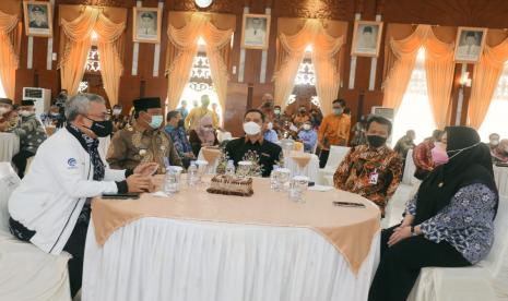 Gubernur Kalimantan Selatan H Sahbirin Noor saat membuka Rapat Koordinasi Pemberantasan Tindak Pidana Korupsi Terintegrasi yang dihadiri oleh semua Kepala Daerah se-Kalsel.