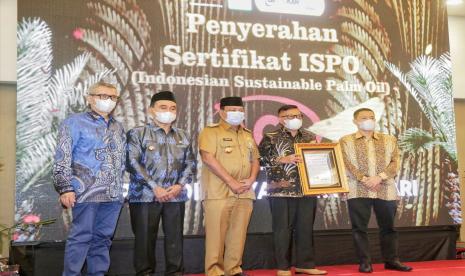 Gubernur Kalimantan Selatan (Kalsel) H Sahbirin Noor mendorong seluruh perusahaan kelapa sawit di Kalsel baik bidang industri maupun perkebunan memiliki sertifikat ISPO (Indonesian Sustainable Palm Oil).