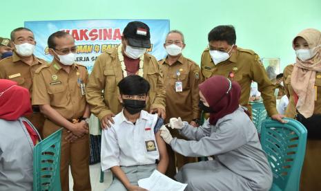 Gubernur Kalimantan Selatan (Kalsel) Sahbirin Noor kembali turun ke lapangan untuk melakukan monitoring pelaksanaan vaksinasi  Covid-19.