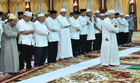 Dalil Sholat Sunnah di Malam Nisfu Syaban. Foto: Gubernur Kalimantan Selatan (Kalsel) Sahbirin Noor mengajak seluruh lapisan elemen Muslim Muslimah di Kalsel untuk bersama memohon perlindungan untuk Banua dan bangsa Indonesia di malam Nisfu Syaban ini.