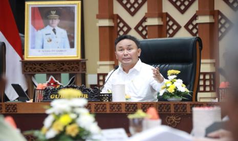 Gubernur Kalimantan Tengah (Kalteng) H Sugianto Sabran memimpin Rapat Kerja Pemantapan Optimasi Lahan Food Estate Padi Nasional di Prov Kalteng Tahun 2024, bertempat di Aula Jayang Tingang, Kantor Gubernur Kalteng, Kamis (29/8/2024).