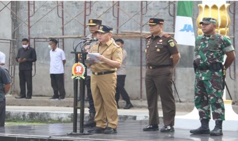 Gubernur Kalimantan Tengah (Kalteng) H. Sugianto Sabran pimpin Apel Gelar Personil dan Materil dalam rangka Kesiapan Menghadapi Kebakaran Hutan dan Lahan (Karhutla) Tahun 2022 di Wilayah Provinsi Kalteng, bertempat di Lapangan Makorem 102/PJG, Palangka Raya, Rabu (10/8/2022).