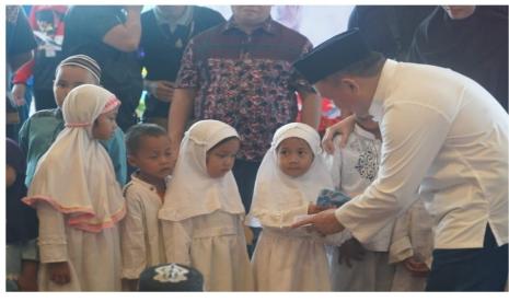 Gubernur Kalimantan Tengah (Kalteng) Sugianto Sabran beserta Ketua TP PKK Provinsi Kalteng, Ivo Sugianto Sabran, gelar Silaturahmi dengan sejumlah anak-anak Pondok Pesantren, Panti Asuhan dan Yayasan di Kota Sampit.