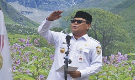  Gubernur Kalsel Dr H Sahbirin Noor, SSos, MH, mengajak masyarakat terus bergerak dan melakukan upaya nyata dalam rangka mengantisipasi perubahan iklim. Salah satunya adalah melalui kegiatan program kampung iklim (Proklim) Kalsel yang melibatkan kerjasama multi pihak baik pemerintah, masyarakat maupun pihak swasta. 