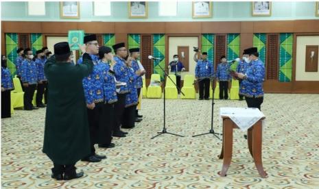 Gubernur Kalsel H. Sahbirin Noor atau akrab disapa Paman Birin menyampaikan salam kepada 472 orang Aparatur Sipil Negara (ASN) yang diambil sumpah janjinya. 