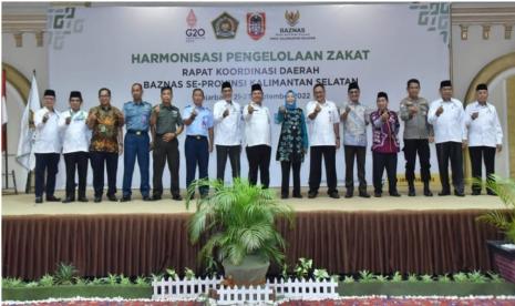 Gubernur Kalsel, H. Sahbirin Noor melalui Sekretaris Daerah Provinsi Kalsel, Roy Rizali Anwar, membuka secara resmi Rapat Koordinasi Daerah (Rakorda) Baznas se-Kalsel dengan tema Harmonisasi Pengelolaan Zakat, di Q Grand Daffam Hotel, Rabu (22/9/2022) siang.