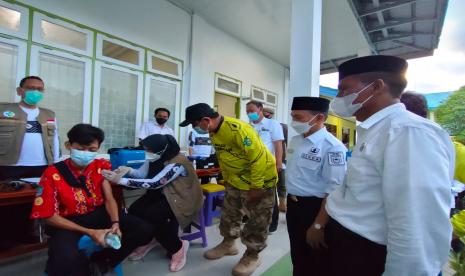 Gubernur Kalsel H Sahbirin Noor memimpin langsung  peninjauan pelaksanaan kegiatan Vaksin Bergerak ke Kabupaten Kota se Kalsel, Rabu (6/10).