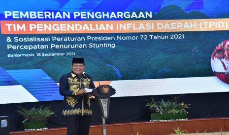 Gubernur Kalsel Sahbirin Noor dalam acara Pemberian Penghargaan Tim Pengendali Inflasi Daerah (TPID) dan Sosialisasi Perpres Nomor 72 Tahun 2021 di Mahligai Pancasila, Banjarmasin (18/9).