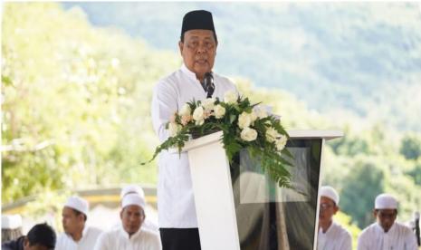 Gubernur Kalsel Sahbirin Noor melalui Sekretaris Daerah Provinsi Kalsel, Roy Rizali Anwar, yang bertindak selaku inspektur upacara pada apel gabungan awal bulan Oktober 2022 di lingkungan Pemerintah Provinsi Kalsel, Senin (3/10/2022) di halaman Kantor Gubernur Kalsel, Banjarbaru.