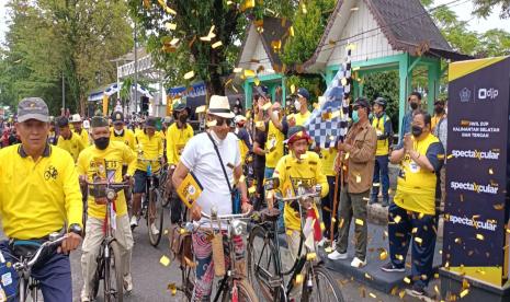 Gubernur Kalsel Sahbirin Noor  melepas Fun Gowes bertajuk Spectacular 2022 di Siring Nol KM Banjarmasin, Minggu (20/3/2022) pagi. Kegiatan ini  diselenggarakan Kanwil DJP (Direktorat Jenderal Pajak) wilayah  Kalimantan Selatan dan Tengah. 