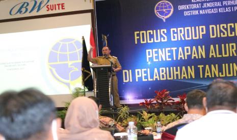 Gubernur Kepulauan Bangka Belitung (Babel), Erzaldi Rosman berdiskusi dengan Direktur Kenavigasian Ditjen Perhubungan Laut, Hengki Angkasawan agar jangan sampai terlambat memutuskan alur pelayaran laut. Mengingat, alur laut pelayaran ini sangat penting.