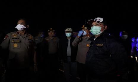 Gubernur Kepulauan Bangka Belitung (Babel), Erzaldi Rosman, bersama Forkopimda Senin (23/3 malam, pantau sejumlah lokasi di wilayah Kota Pangkalpinang untuk memastikan Pembatasan Jam Malam dan Social Distancing berjalan efektif.