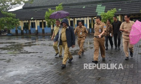 Gubernur Kepulauan Bangka Belitung (Babel) Erzaldi Rosman Djohan melakukan inspeksi mendadak (Sidak) ke SMKN 4 Pangkalpinang, Senin (18/12).