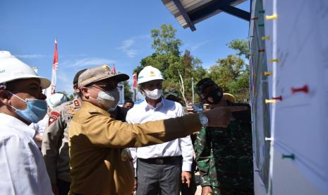 Gubernur Kepulauan Bangka Belitung (Babel), Erzaldi Rosman, hari ini memberi dukungan terhadap investasi pembangunan dermaga di area Pantai Tanjung Kalian, Bangka Barat oleh PT Bangka Indah Cemerlang (BIC).