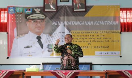 Gubernur Kepulauan Bangka Belitung (Babel), Erzaldi Rosman mengapresiasi kerja sama perawatan kendaraan dinas yang dilakukan oleh SMK Negeri 1 Manggar, Belitung Timur (Beltim). Hal itu ia katakan ketika menghadiri kegiatan penandatangan Memorandum of Understanding (MoU) antara SMK dengan perangkat daerah setempat Kamis (5/11/20)