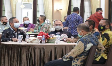 Gubernur Kepulauan Bangka Belitung (Babel), Erzaldi Rosman menyampaikan, Pemerintah Provinsi Kepulauan Bangka Belitung (Pemprov. Babel) bersama Forum Koordinasi Pimpinan Daerah (Forkopimda) Babel sepakat mengimbau masyarakat untuk tidak mengadakan acara perkumpulan yang berkenaan dengan penyambutan tahun baru. 