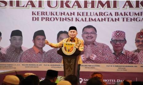 Gubernur Ketika menghadiri acara Silaturahmi Akbar Kerukunan Keluarga Bakumpai di Provinsi Kalimantan Tengah (Kalteng), bertempat di Kahayan Ballroom Swiss-Belhotel Danum Palangka Raya, Minggu (26/5/2024).