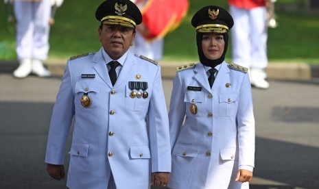 Gubernur Lampung terpilih Arinal Djunaidi dan Wakil Gubernur Lampung terpilih Chusnunia Chalim bersiap mengikuti pelantikan yang dipimpin oleh Presiden Joko Widodo di Istana Merdeka, Jakarta, Rabu (12/6/2019).