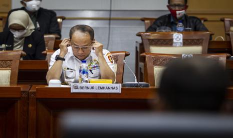 Gubernur Lemhannas Letjen (Purn) Agus Widjojo mengikuti rapat kerja dengan Komisi I DPR di Kompleks Parlemen, Senayan, Jakarta, Rabu (2/9/2020). Rapat tersebut membahas laporan keuangan Anggaran Pendapatan dan Belanja Negara (APBN) TA 2019