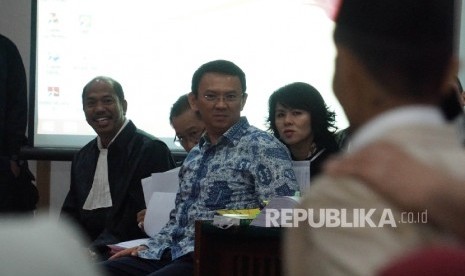 Gubernur DKI Jakarta nonaktif Basuki Tjahaja Purnama alias Ahok saat mengikuti persidangan dugaan penistaan agama di auditorium Kementerian Pertanian, Jakarta Selatan (ilustrasi) 