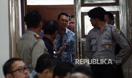 Gubernur nonaktif DKI Jakarta, Basuki Tjahaja Purnama alias Ahok hadir dalam persidangan dugaan penistaan agama di Auditorium Kementrian Pertanian, Jakarta Selatan, Selasa (10/01).