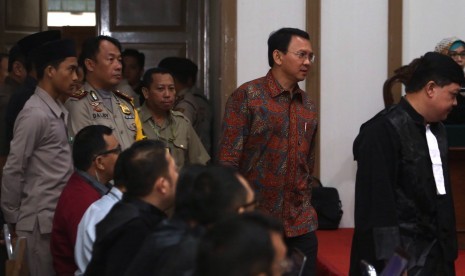 Gubernur nonaktif DKI Jakarta Basuki Tjahaja Purnama menghadiri sidang lanjutan kasus dugaan penistaan agama di Auditorium Kementrian Pertanian, Jakarta, Selasa (31/1). 