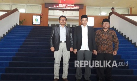 Gubernur NTB Muhammad Zainul Majdi atau Tuan Guru Bajang (TGB) mengisi kuliah umum di Auditorium Gedung Pascasarjana, Politeknik Elektronik Negeri Politeknik Elektronika Negeri Surabaya (PENS), Jumat (27/4).