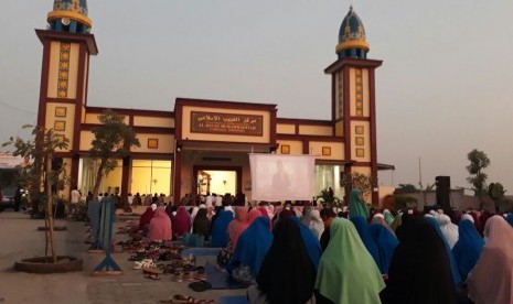 Gubernur NTB Muhammad Zainul Majdi atau Tuan Guru Bajang (TGB) menyampaikan tausiah di Pondok Pesantren Al Mizan, Kabupaten Lamongan, Jawa Timur, Sabtu (28/4).