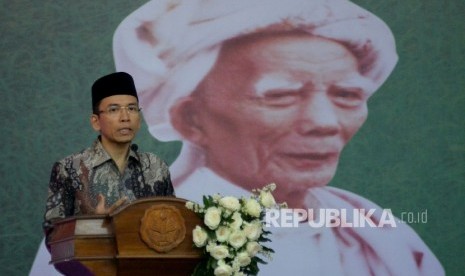  Gubernur NTB Muhammad Zainul Majdi memberikan sambutan pada Seminar Nasional Dari Nahdlatul Wathan Untuk Indonesia Jejak Perjuangan Tuan Guru KH. Muhammad Zainudin Abdul Madjid (1904-1997) di Universitas Negeri Jakarta, Rabu (5/4).