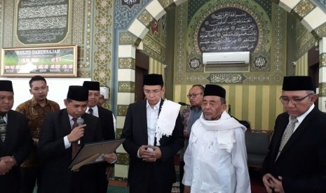 Gubernur NTB, Muhammad Zainul Majdi (tengah) saat berkunjung ke Ponpes Darunnajah, Jakarta Selatan