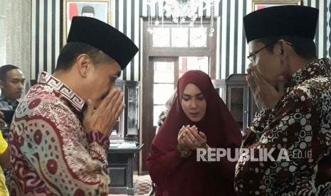 Gubernur NTB TGB Muhammad Zainul Majdi atau Tuan Guru Bajang (TGB) bersilaturahmi ke rumah dinas Wali Kota Salatiga Yulianto di Salatiga, Jawa Tengah, Rabu (28/3).