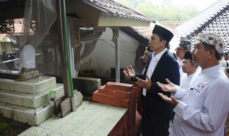 Gubernur NTB TGB Muhammad Zainul Majdi berziarah ke Makam Sunan Gunung Jati, Cirebon, Sabtu (3/2).  