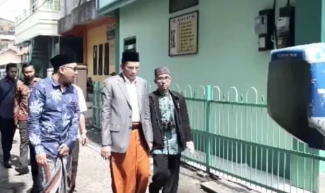 Gubernur NTB TGB Muhammad Zainul Majdi (kedua-kanan)