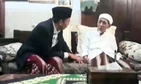 Gubernur NTB, TGB Muhammad Zainul Majdi (kiri) saat melakukan perjalanan dakwah di Jwa Tengah.